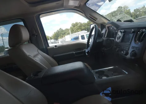 2011 Ford F250 Lariat z USA, uszkodzony, nr VIN 1FT7W2BT9BEC44137